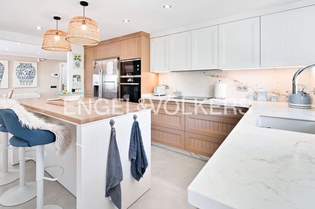 6 soverom Villa til salgs i El Padrón, Estepona med svømmebasseng garasje - € 1 550 000 (Ref: 9789991)