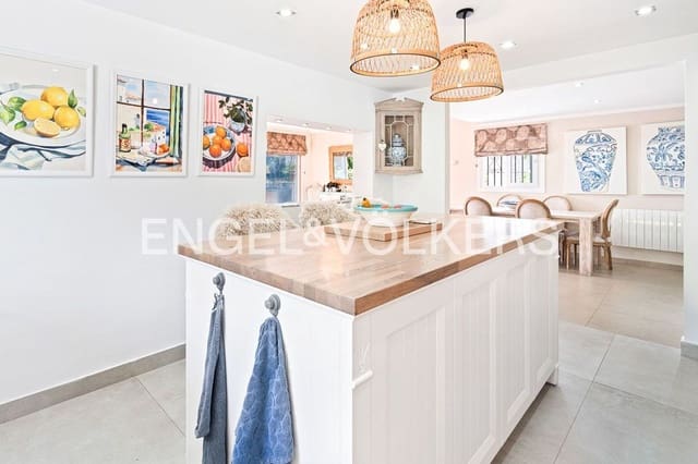 6 soverom Villa til salgs i El Padrón, Estepona med svømmebasseng garasje - € 1 550 000 (Ref: 9789991)