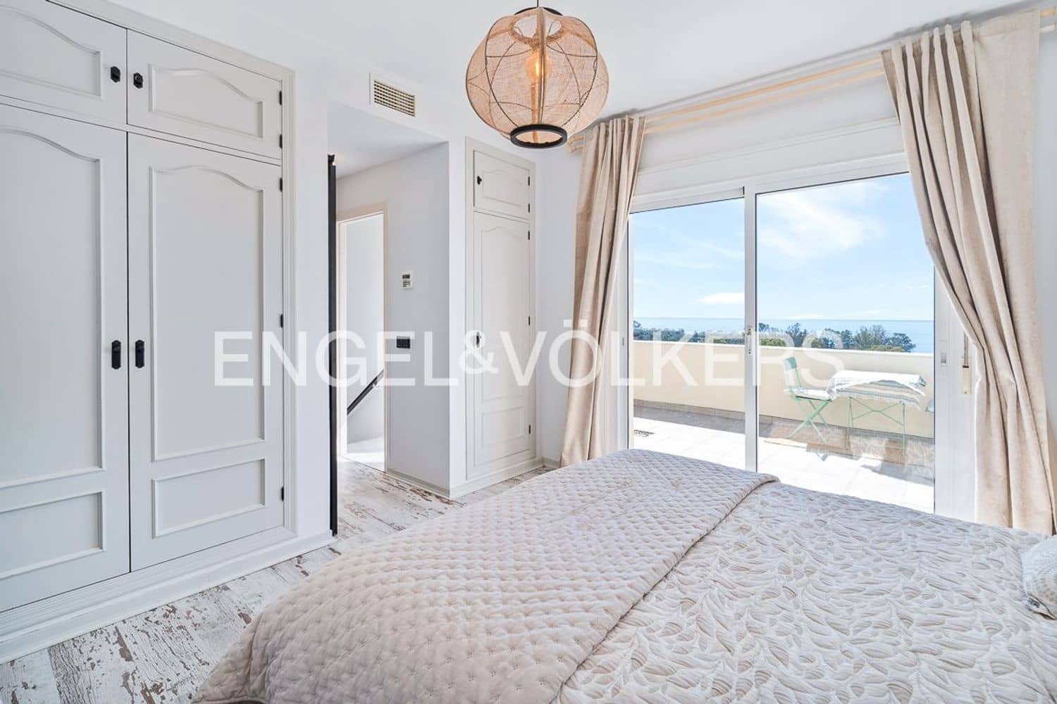 3 soverom Leilighet til salgs i New Golden Mile med svømmebasseng garasje - € 799 000 (Ref: 9793910)