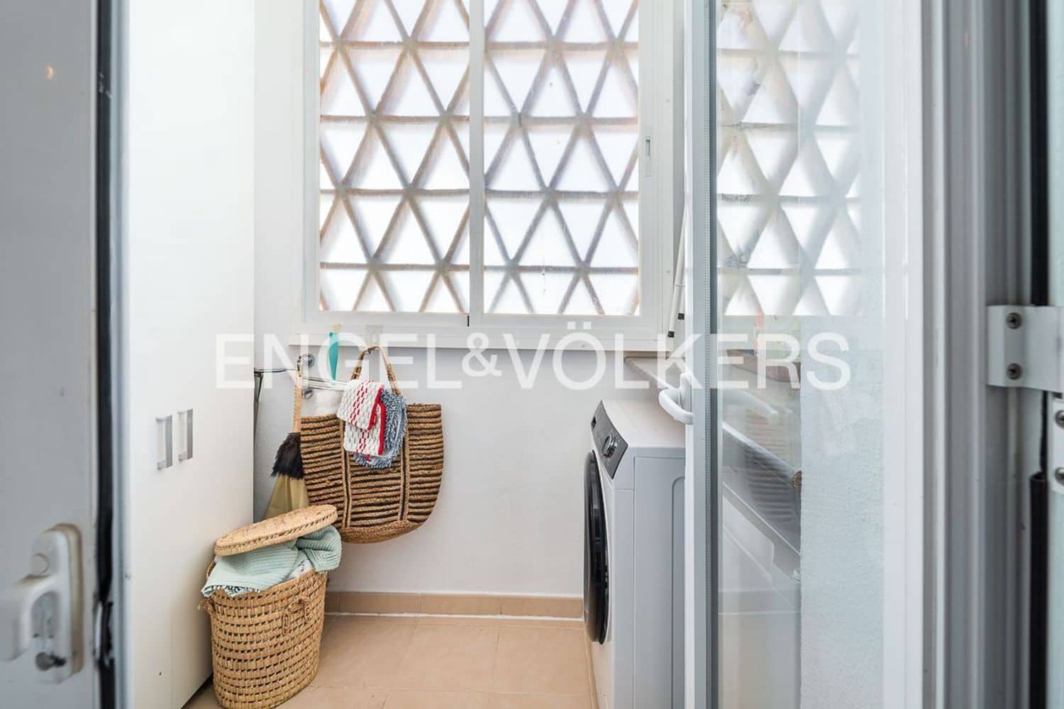 3 soverom Leilighet til salgs i New Golden Mile med svømmebasseng garasje - € 799 000 (Ref: 9793910)