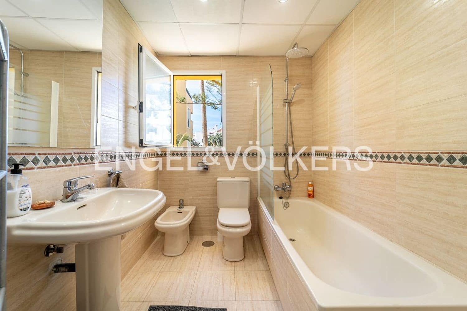 3 makuuhuone Huoneisto myytävänä paikassa Bel-Air mukana uima-altaan 
autotalli - 450 000 € (Ref: 9793911)