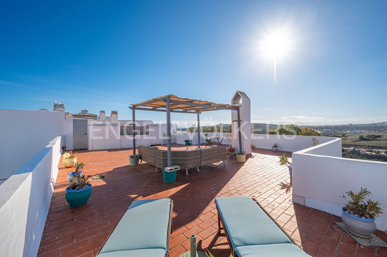 2 makuuhuone Huoneisto myytävänä paikassa Estepona mukana uima-altaan 
autotalli - 430 000 € (Ref: 9798545)