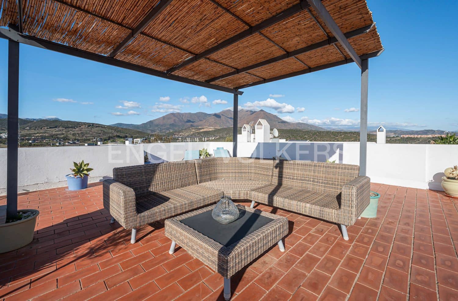 2 makuuhuone Huoneisto myytävänä paikassa Estepona mukana uima-altaan 
autotalli - 430 000 € (Ref: 9798545)