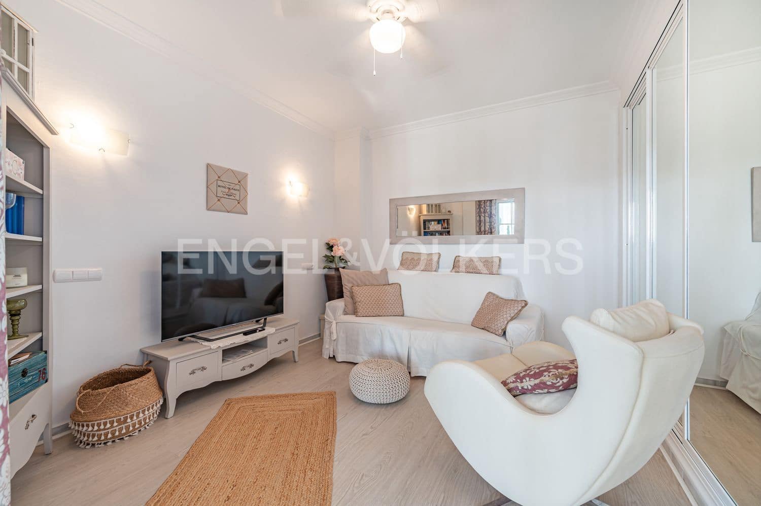 2 makuuhuone Huoneisto myytävänä paikassa Estepona mukana uima-altaan 
autotalli - 430 000 € (Ref: 9798545)