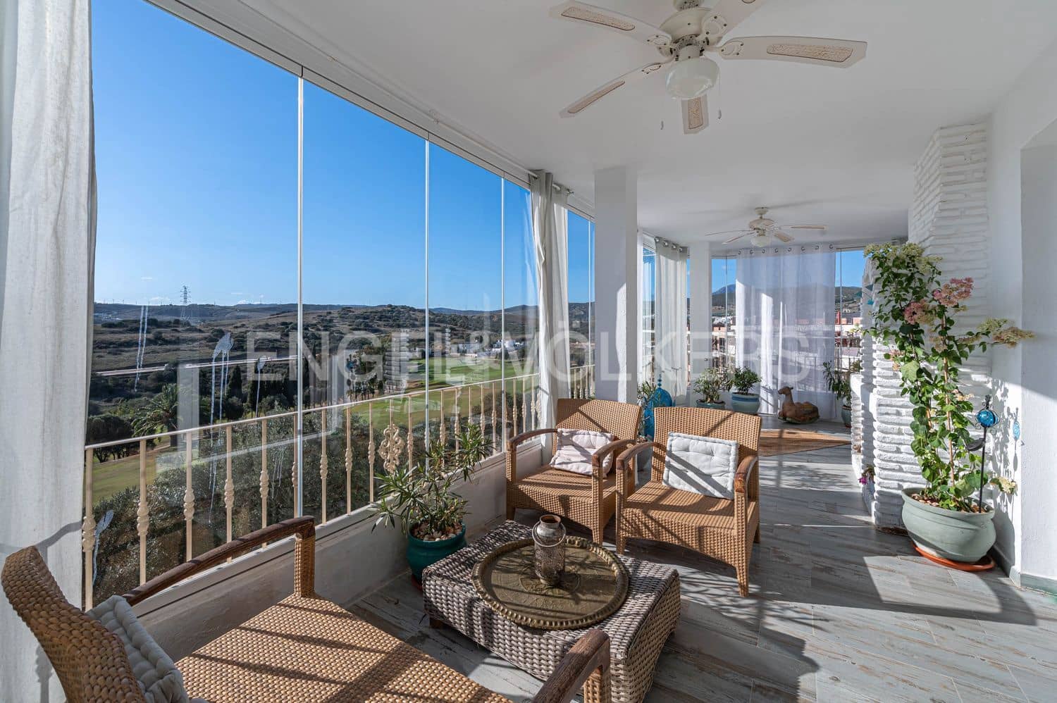 2 makuuhuone Huoneisto myytävänä paikassa Estepona mukana uima-altaan 
autotalli - 430 000 € (Ref: 9798545)