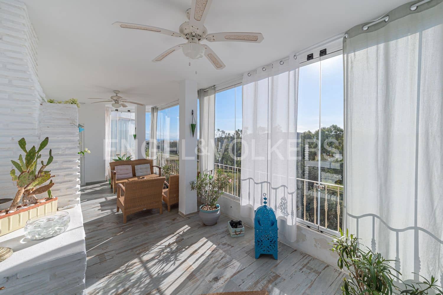 2 makuuhuone Huoneisto myytävänä paikassa Estepona mukana uima-altaan 
autotalli - 430 000 € (Ref: 9798545)