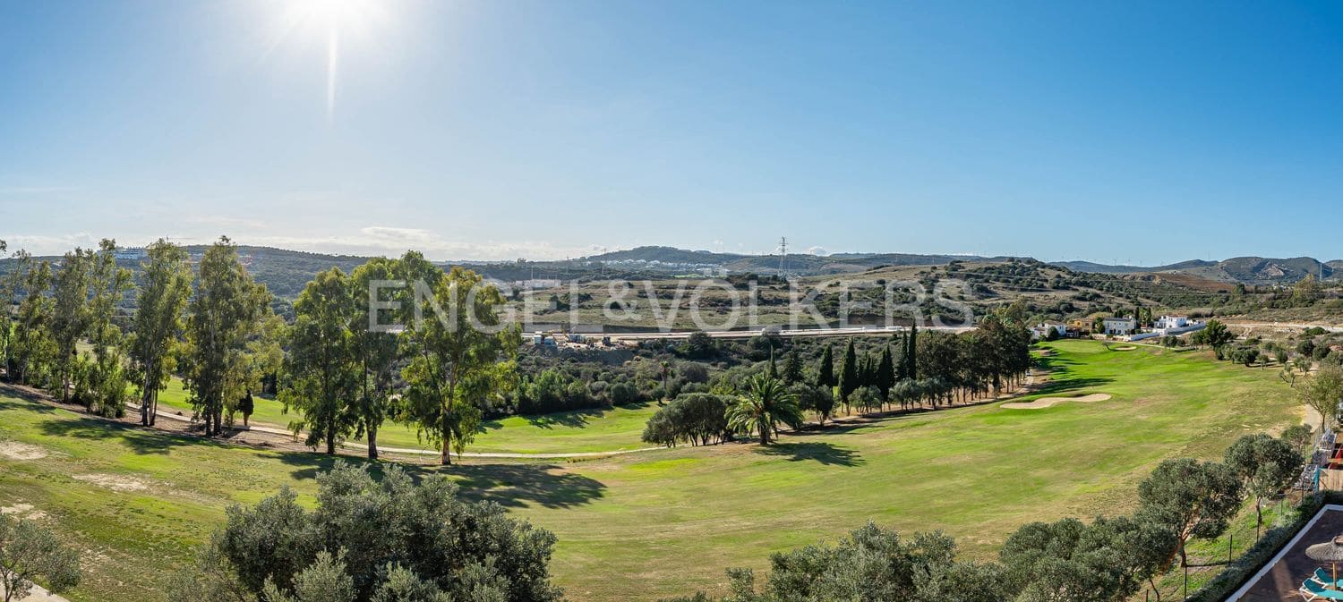 2 makuuhuone Huoneisto myytävänä paikassa Estepona mukana uima-altaan 
autotalli - 430 000 € (Ref: 9798545)