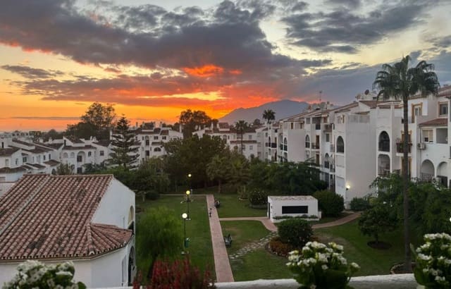2 quarto Apartamento para venda em Nueva Atalaya, Estepona com piscina garagem - 299 000 € (Ref: 9798546)