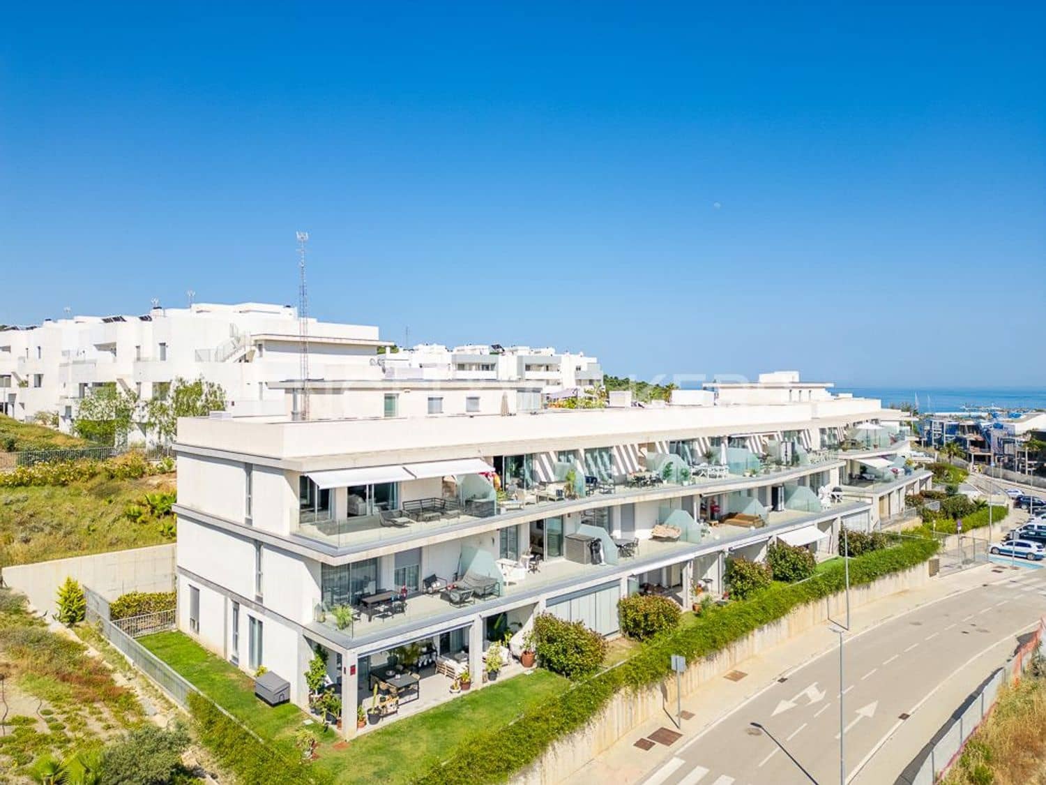 3 makuuhuone Huoneisto myytävänä paikassa Estepona mukana uima-altaan 
autotalli - 425 000 € (Ref: 9798547)