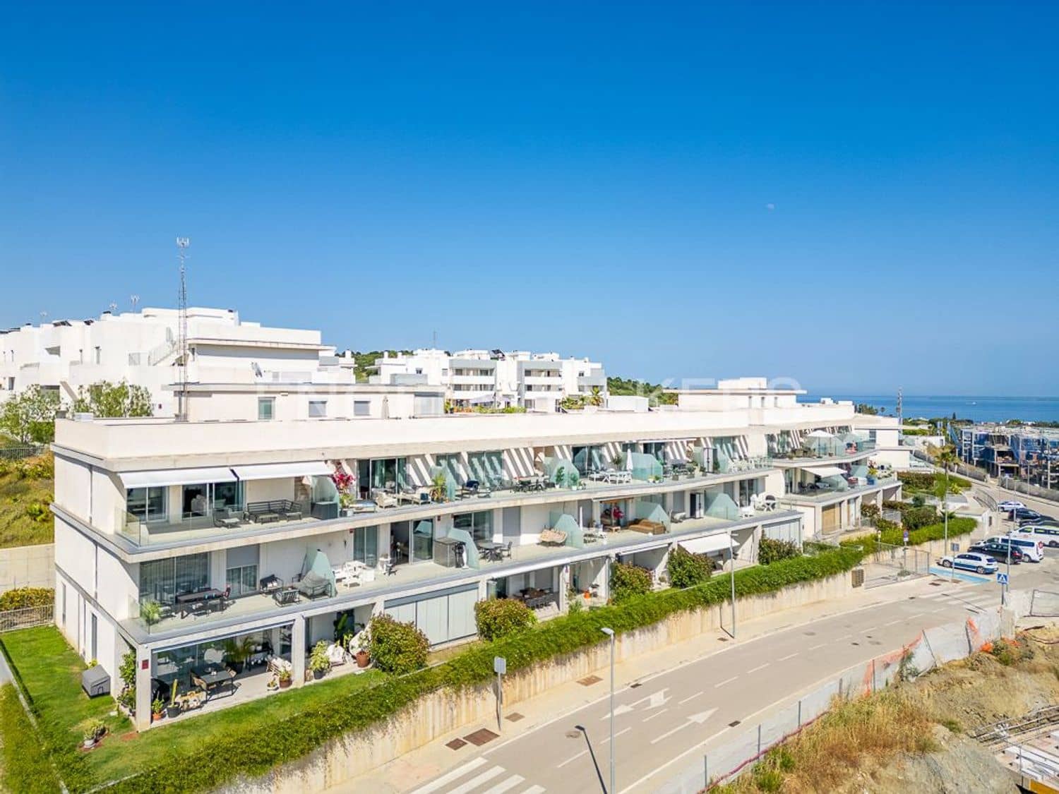 3 makuuhuone Huoneisto myytävänä paikassa Estepona mukana uima-altaan 
autotalli - 425 000 € (Ref: 9798547)