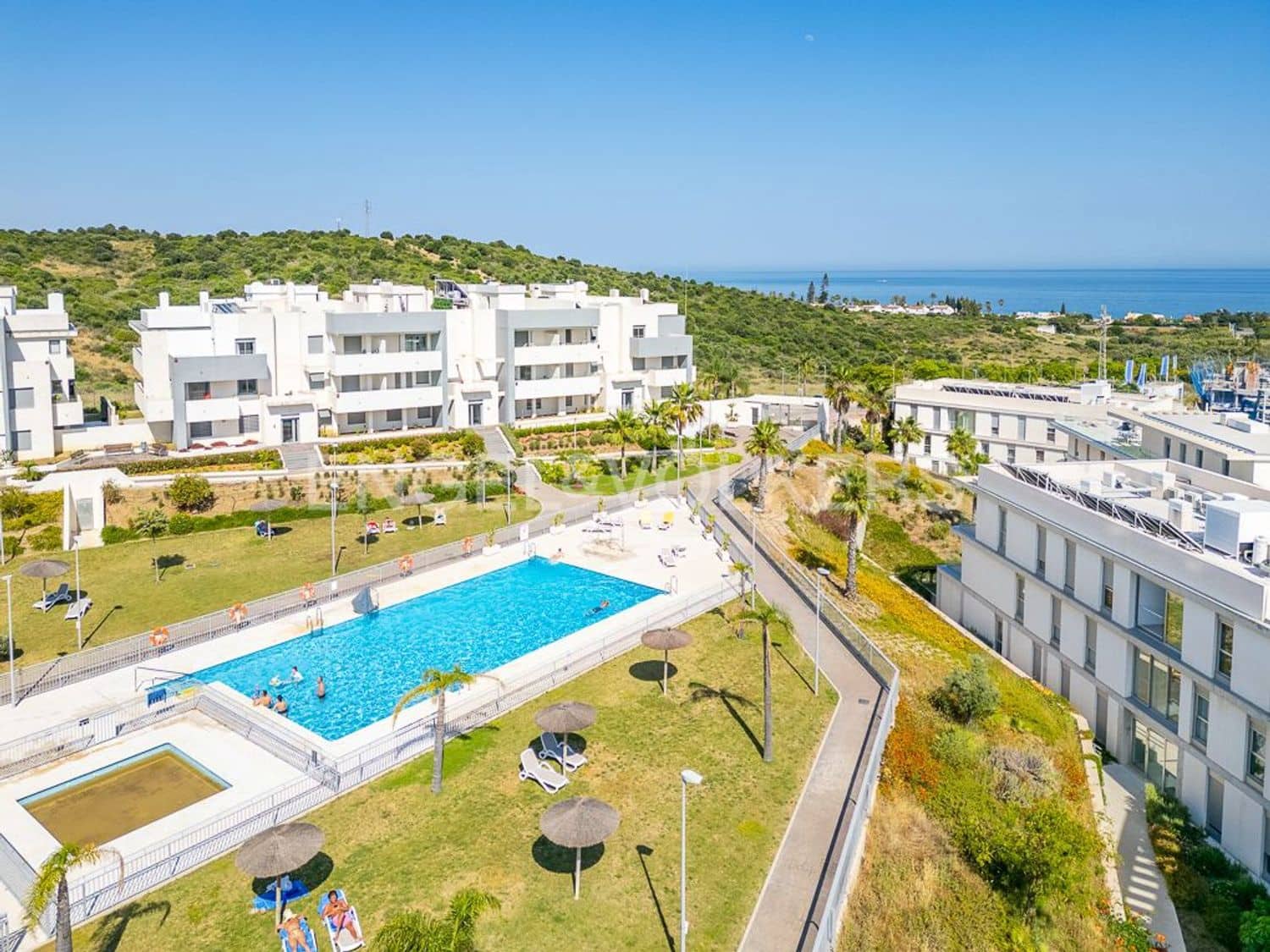 3 makuuhuone Huoneisto myytävänä paikassa Estepona mukana uima-altaan 
autotalli - 425 000 € (Ref: 9798547)