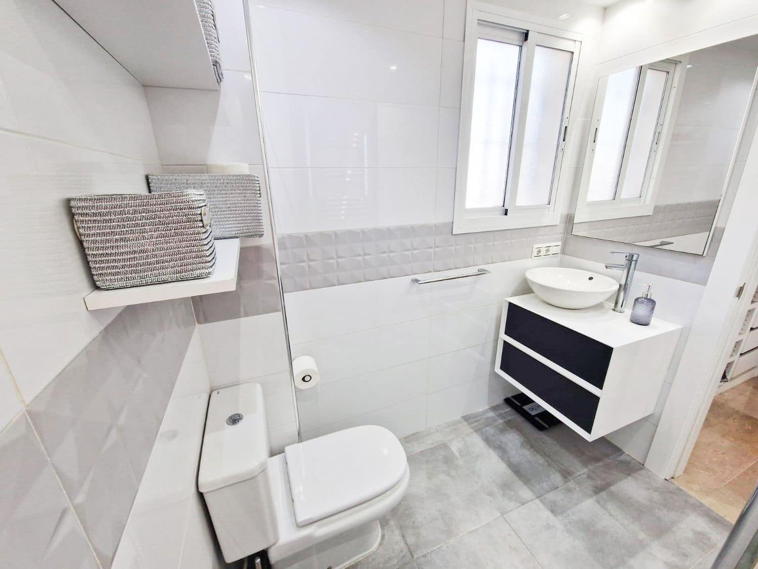 2 sovrum Lägenhet till salu i Estepona med pool garage - 399 000 € (Ref: 9798548)