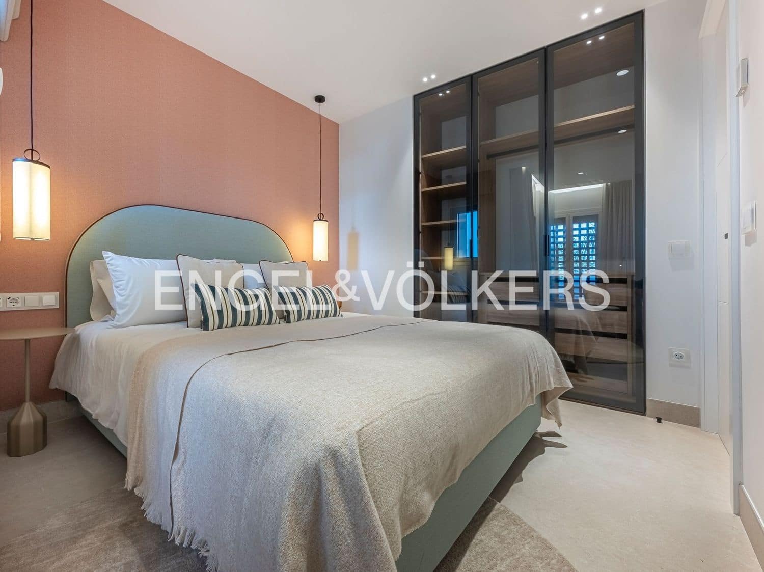 3 makuuhuone Huoneisto myytävänä paikassa Estepona mukana uima-altaan 
autotalli - 1 895 000 € (Ref: 9806160)