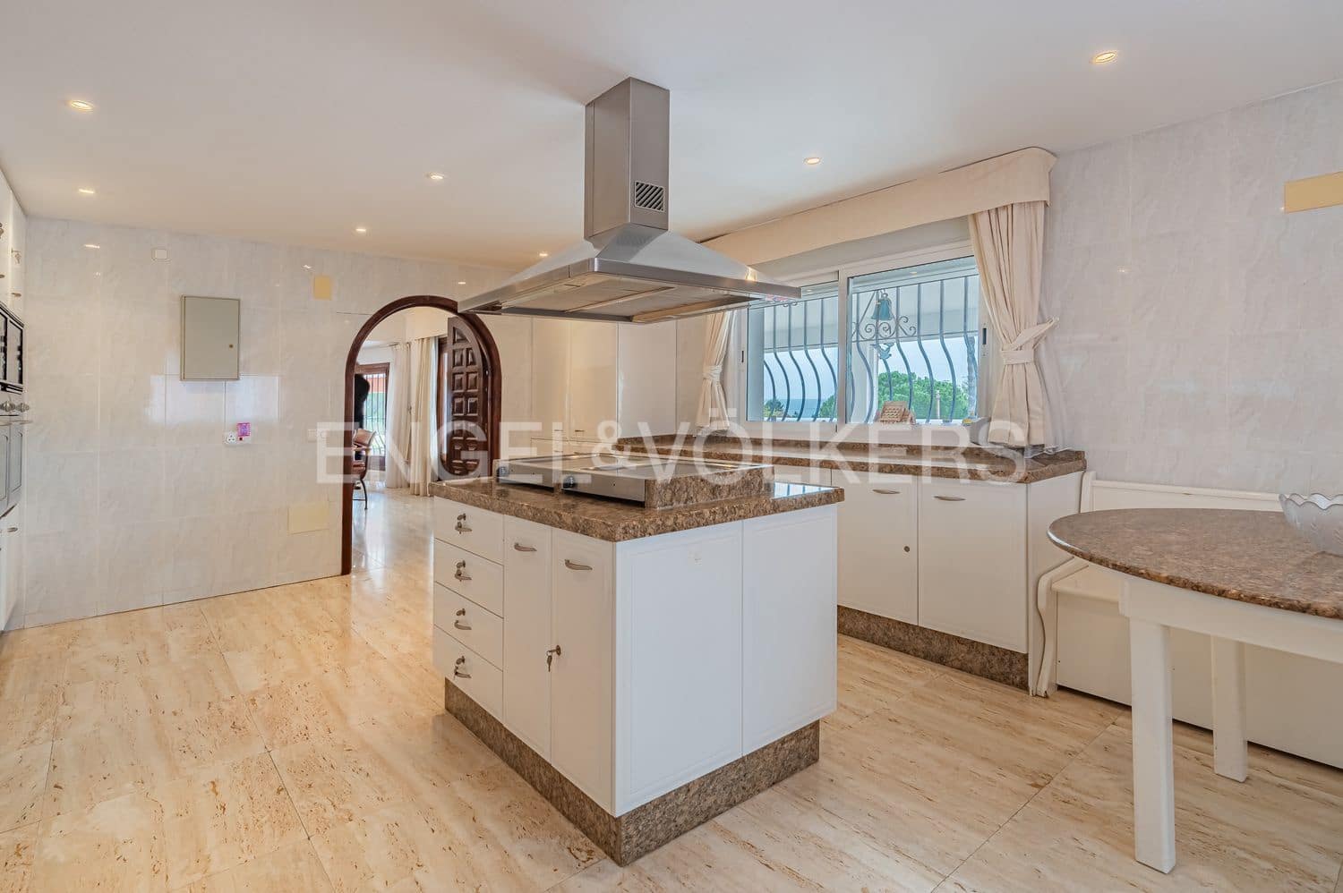 6 Zimmer Villa zu verkaufen in Estepona mit Pool Garage - 1.700.000 € (Ref: 9806161)