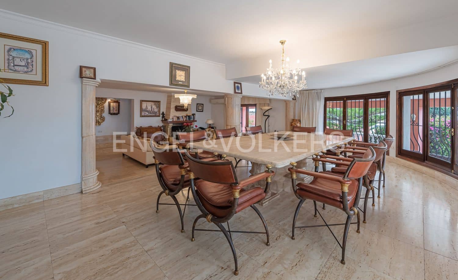 6 Zimmer Villa zu verkaufen in Estepona mit Pool Garage - 1.700.000 € (Ref: 9806161)