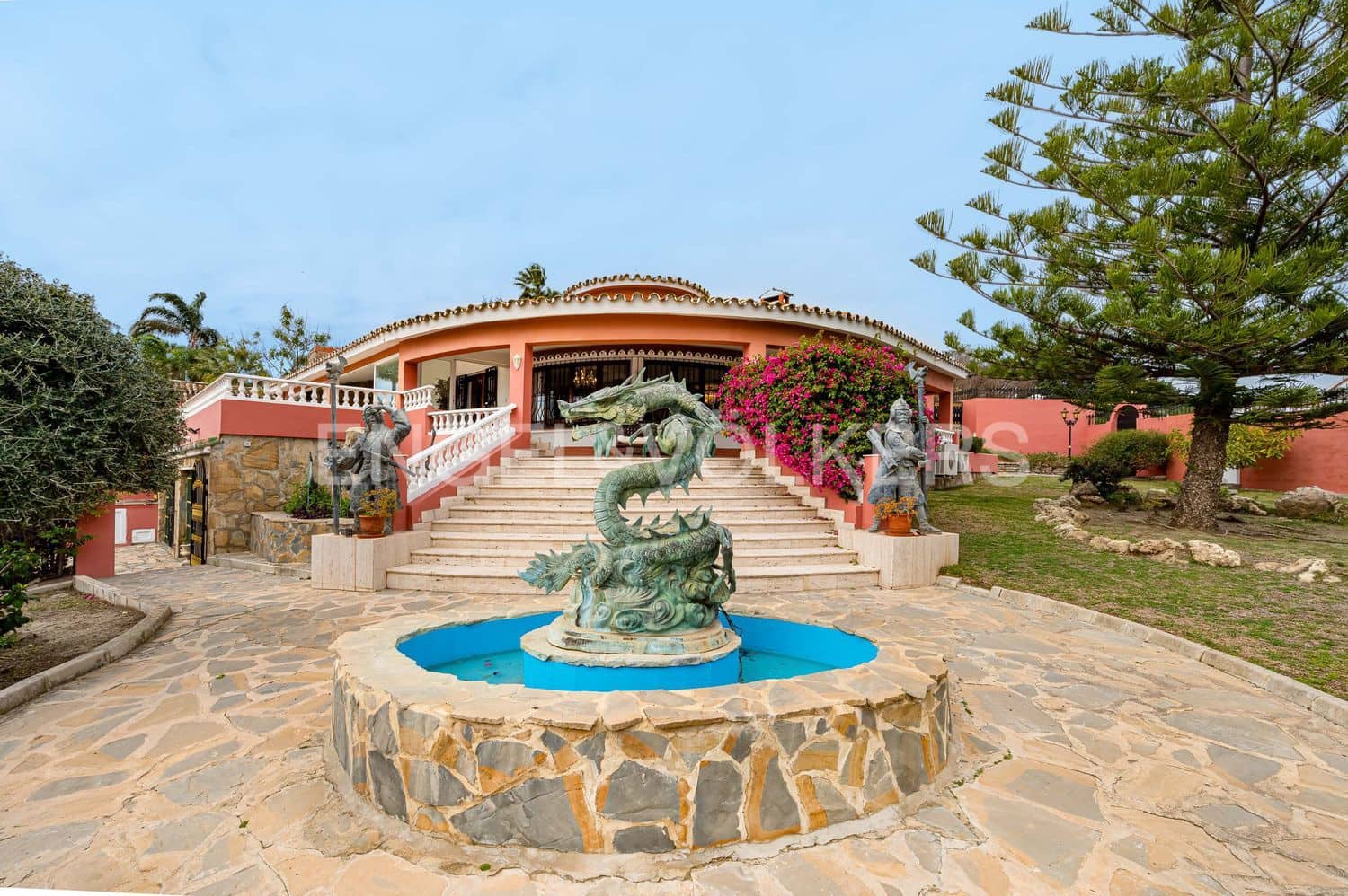 6 Zimmer Villa zu verkaufen in Estepona mit Pool Garage - 1.700.000 € (Ref: 9806161)