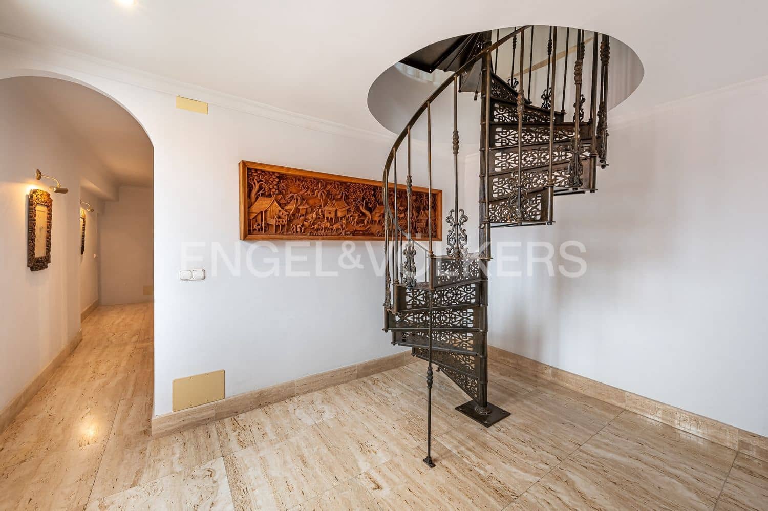 6 Zimmer Villa zu verkaufen in Estepona mit Pool Garage - 1.700.000 € (Ref: 9806161)