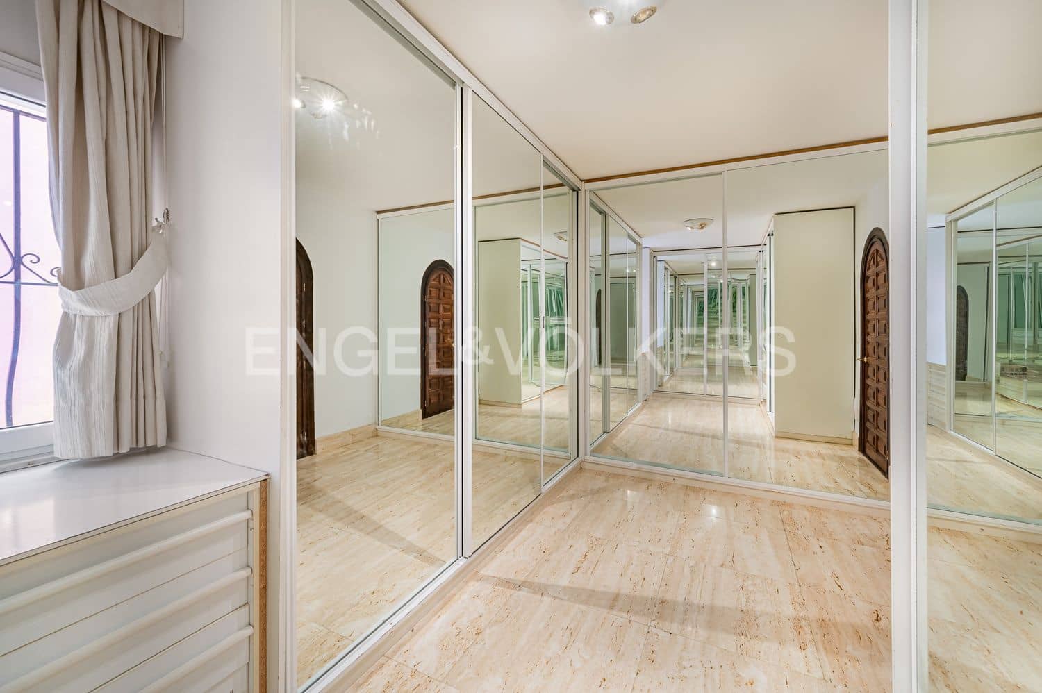 6 Zimmer Villa zu verkaufen in Estepona mit Pool Garage - 1.700.000 € (Ref: 9806161)