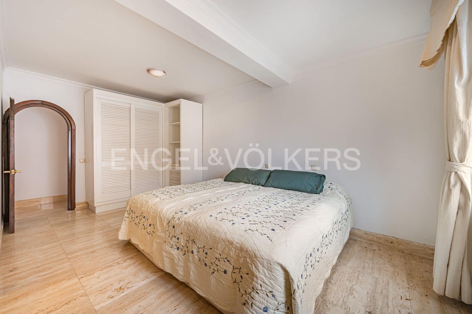 6 Zimmer Villa zu verkaufen in Estepona mit Pool Garage - 1.700.000 € (Ref: 9806161)