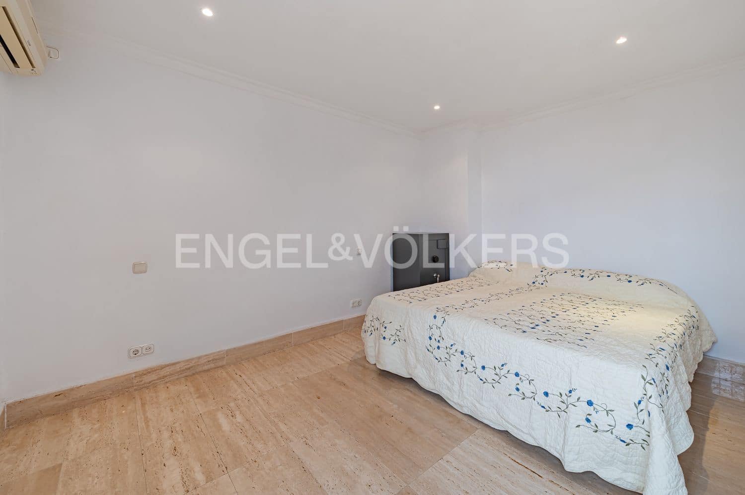 6 Zimmer Villa zu verkaufen in Estepona mit Pool Garage - 1.700.000 € (Ref: 9806161)