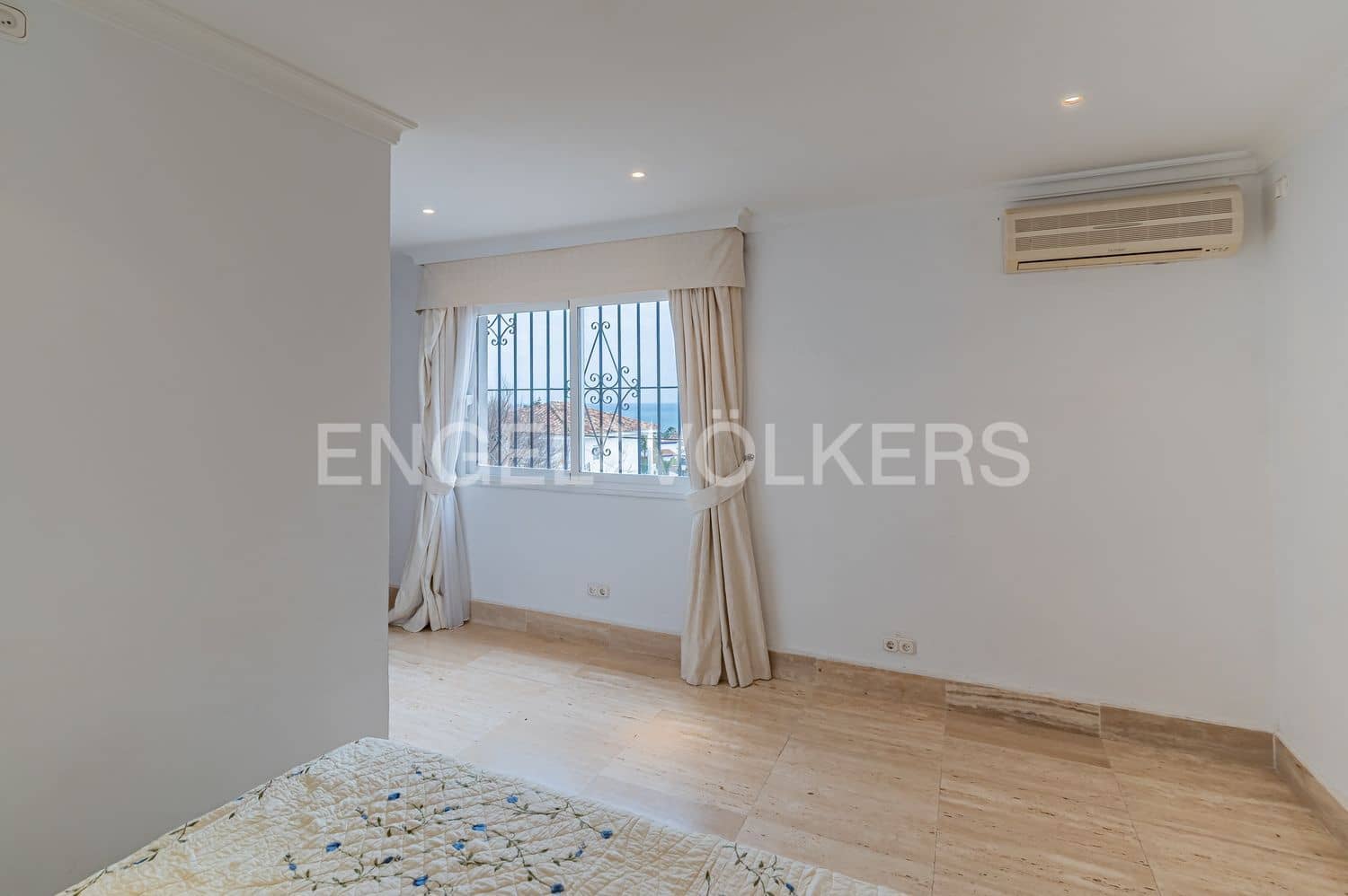 6 Zimmer Villa zu verkaufen in Estepona mit Pool Garage - 1.700.000 € (Ref: 9806161)