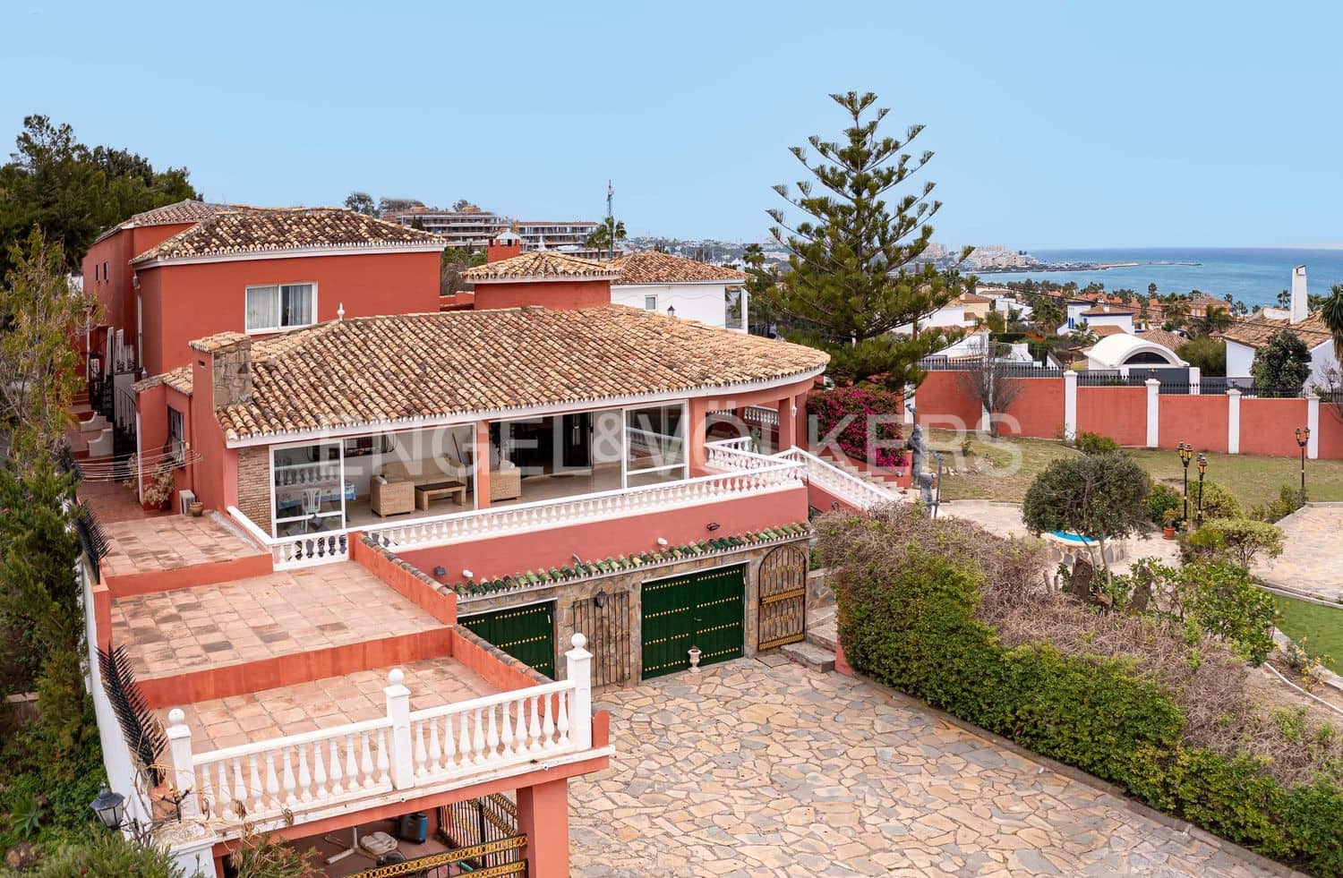 6 Zimmer Villa zu verkaufen in Estepona mit Pool Garage - 1.700.000 € (Ref: 9806161)