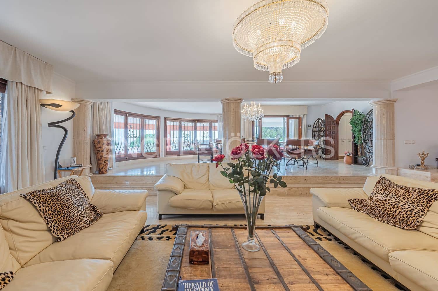 6 Zimmer Villa zu verkaufen in Estepona mit Pool Garage - 1.700.000 € (Ref: 9806161)