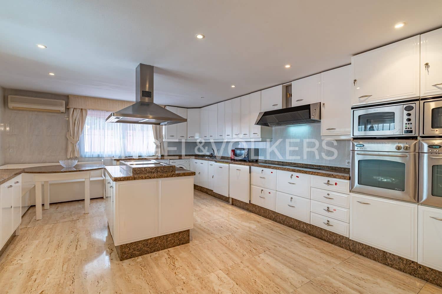 6 Zimmer Villa zu verkaufen in Estepona mit Pool Garage - 1.700.000 € (Ref: 9806161)