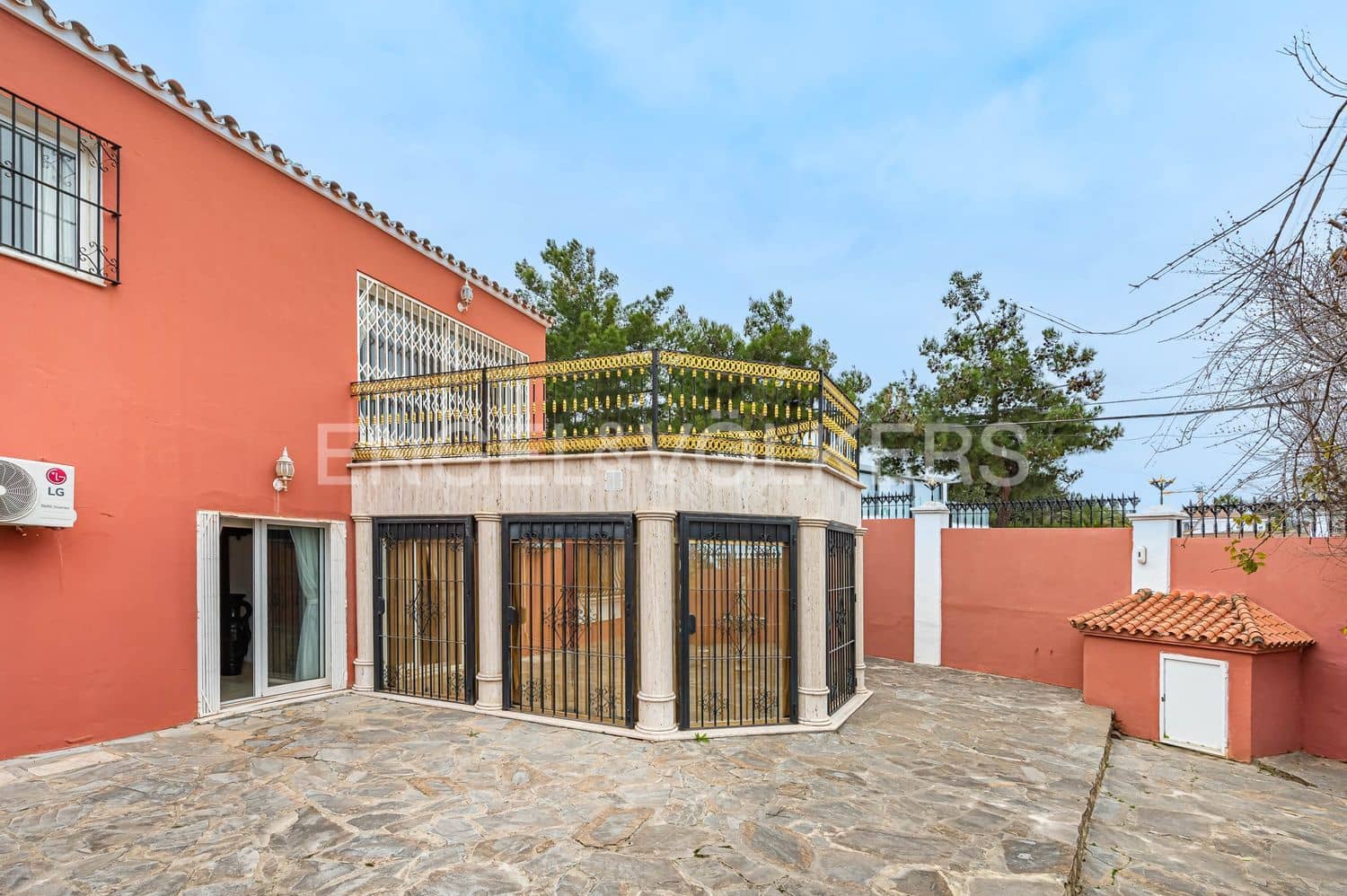 6 Zimmer Villa zu verkaufen in Estepona mit Pool Garage - 1.700.000 € (Ref: 9806161)