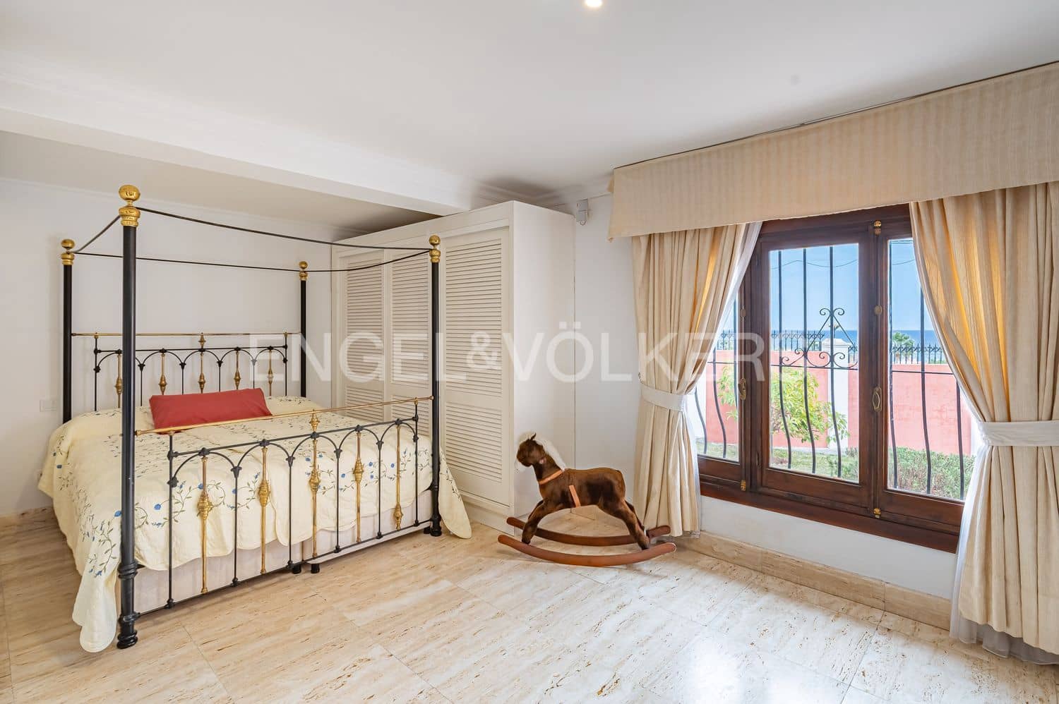 6 Zimmer Villa zu verkaufen in Estepona mit Pool Garage - 1.700.000 € (Ref: 9806161)