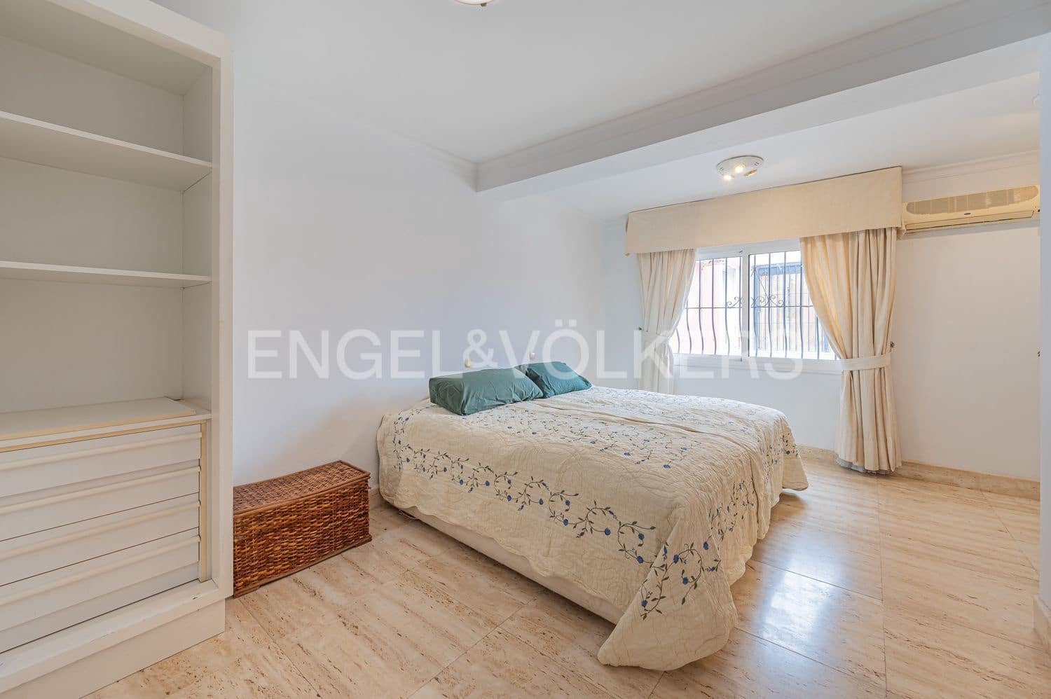 6 Zimmer Villa zu verkaufen in Estepona mit Pool Garage - 1.700.000 € (Ref: 9806161)