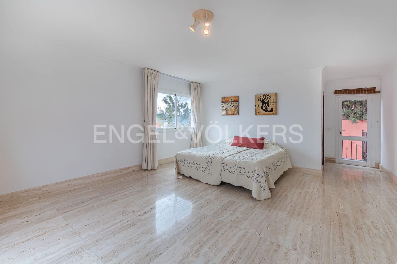 6 Zimmer Villa zu verkaufen in Estepona mit Pool Garage - 1.700.000 € (Ref: 9806161)