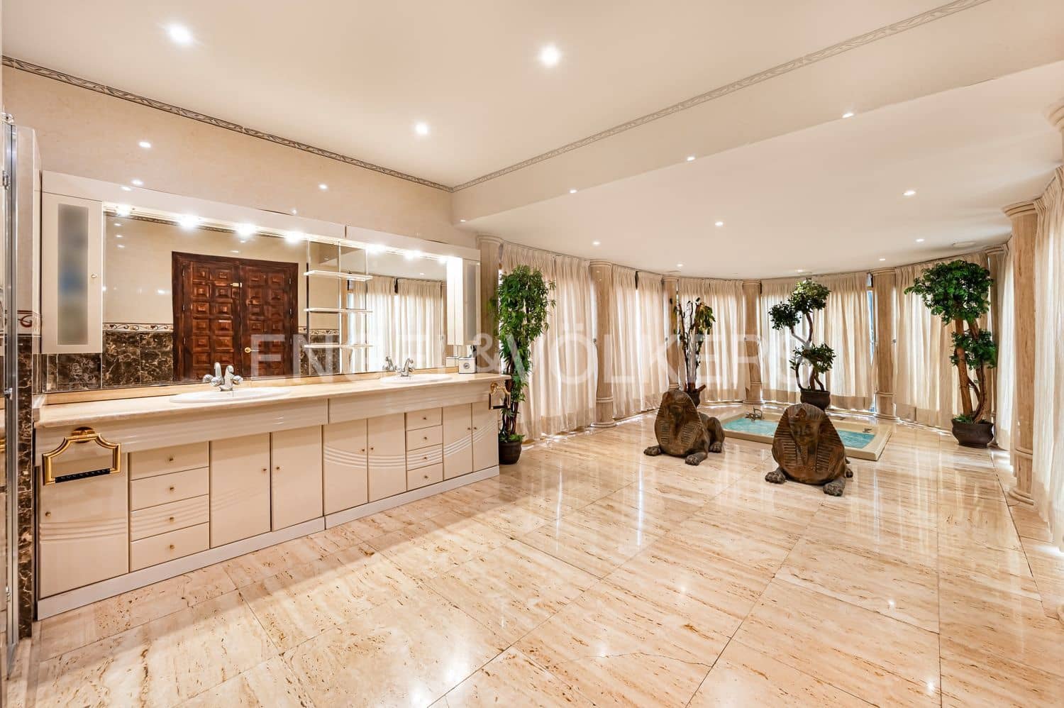 6 Zimmer Villa zu verkaufen in Estepona mit Pool Garage - 1.700.000 € (Ref: 9806161)