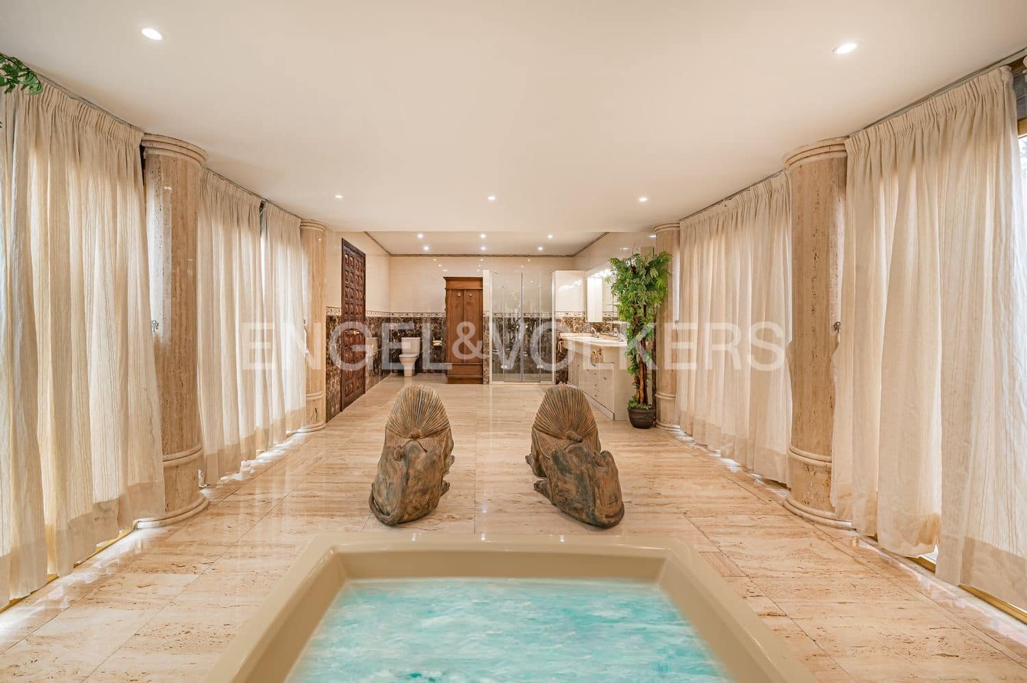 6 Zimmer Villa zu verkaufen in Estepona mit Pool Garage - 1.700.000 € (Ref: 9806161)