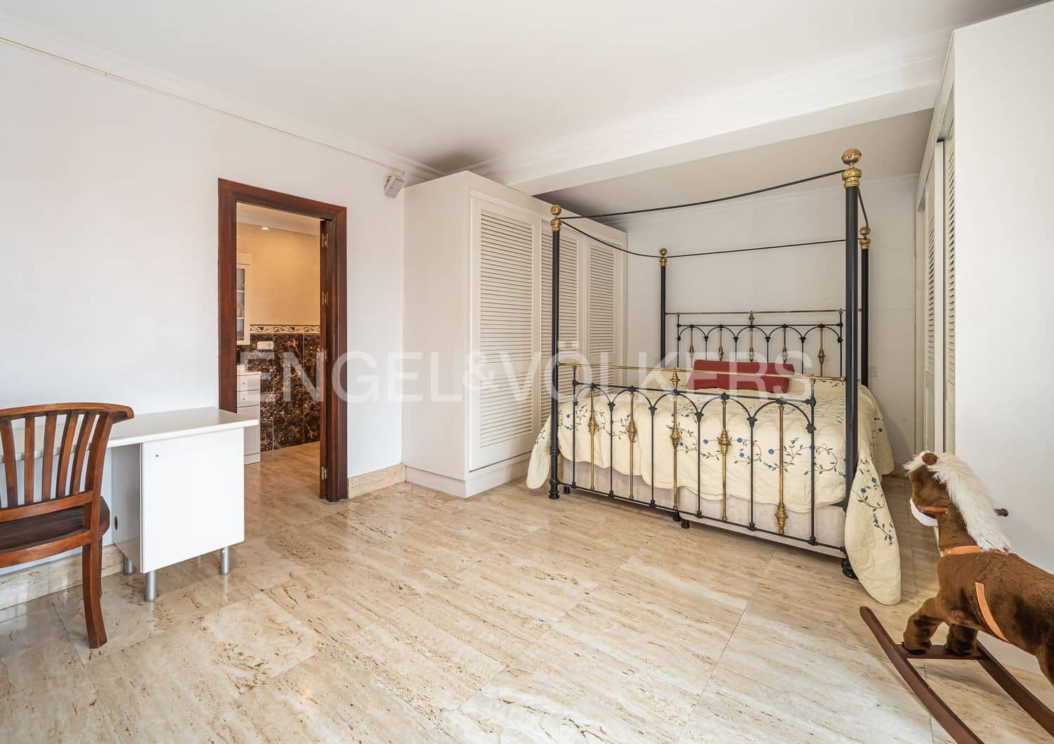 6 Zimmer Villa zu verkaufen in Estepona mit Pool Garage - 1.700.000 € (Ref: 9806161)