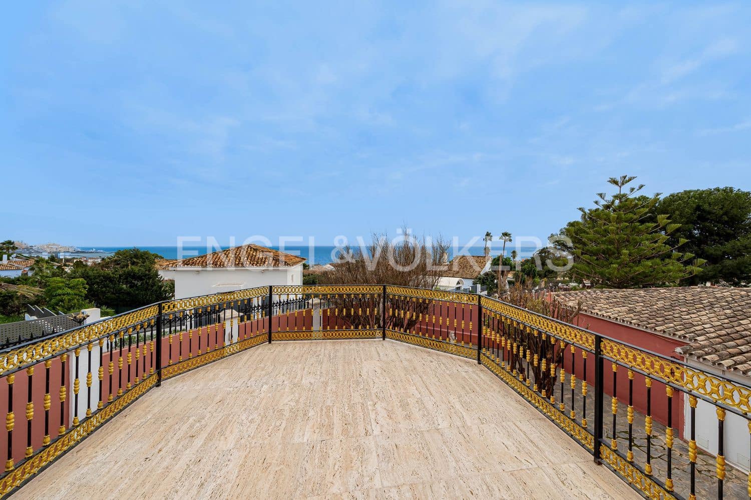 6 Zimmer Villa zu verkaufen in Estepona mit Pool Garage - 1.700.000 € (Ref: 9806161)