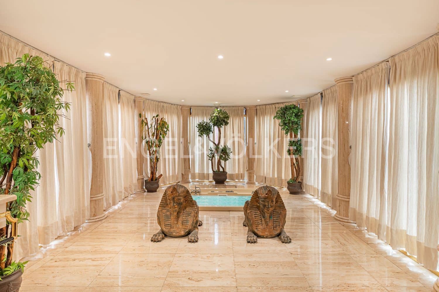 6 Zimmer Villa zu verkaufen in Estepona mit Pool Garage - 1.700.000 € (Ref: 9806161)