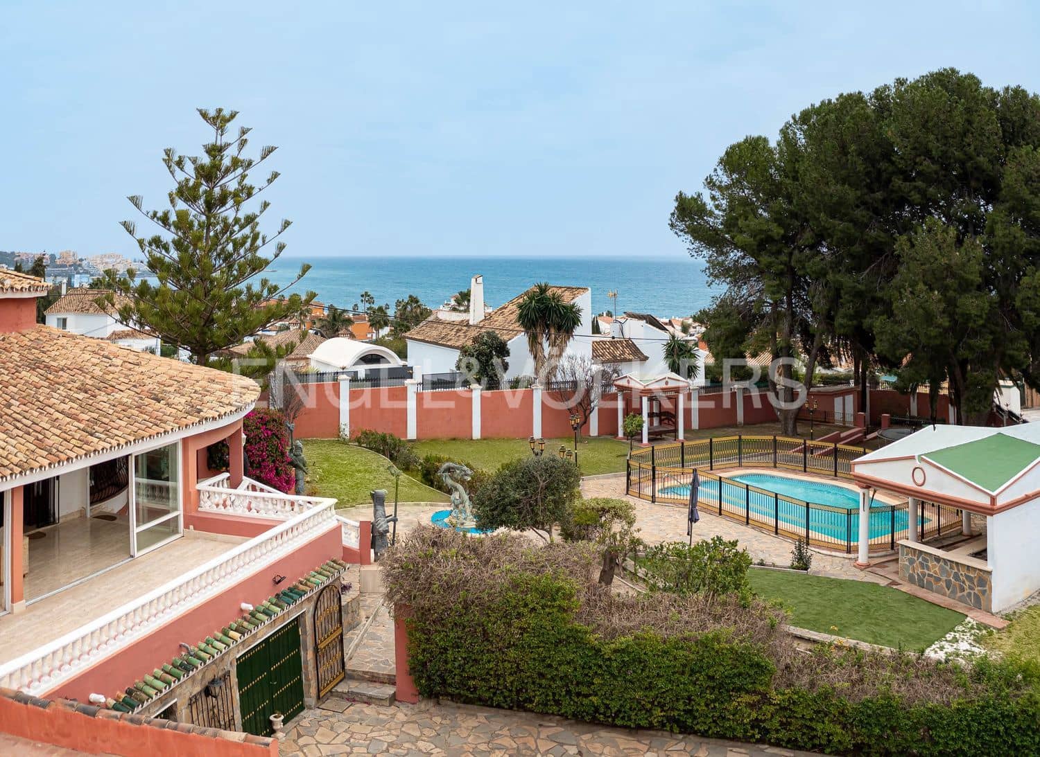 6 Zimmer Villa zu verkaufen in Estepona mit Pool Garage - 1.700.000 € (Ref: 9806161)