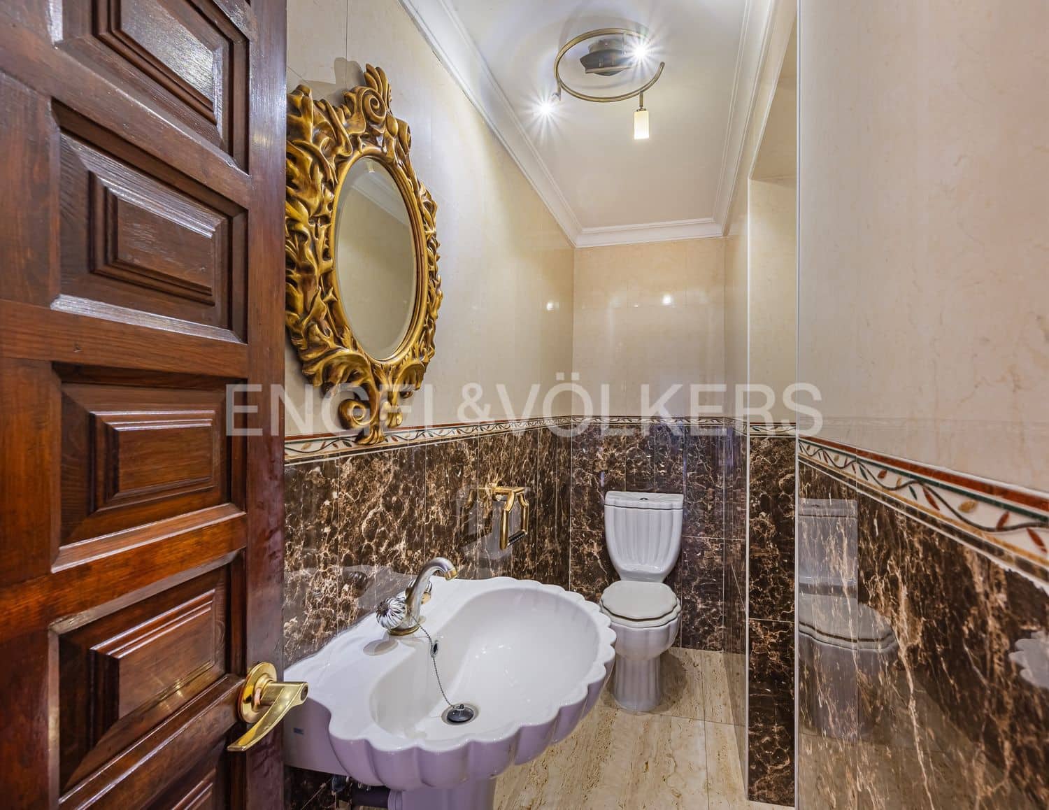 6 Zimmer Villa zu verkaufen in Estepona mit Pool Garage - 1.700.000 € (Ref: 9806161)