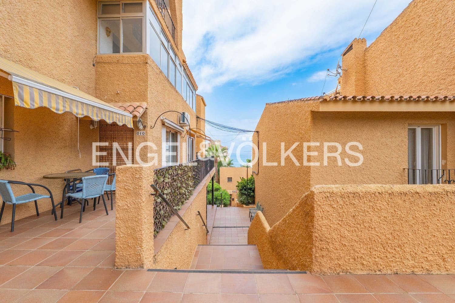1 chambre Appartement à vendre à Estepona avec piscine garage - 256 000 € (Ref: 9815595)