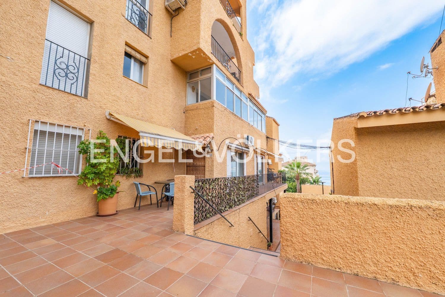 1 chambre Appartement à vendre à Estepona avec piscine garage - 256 000 € (Ref: 9815595)