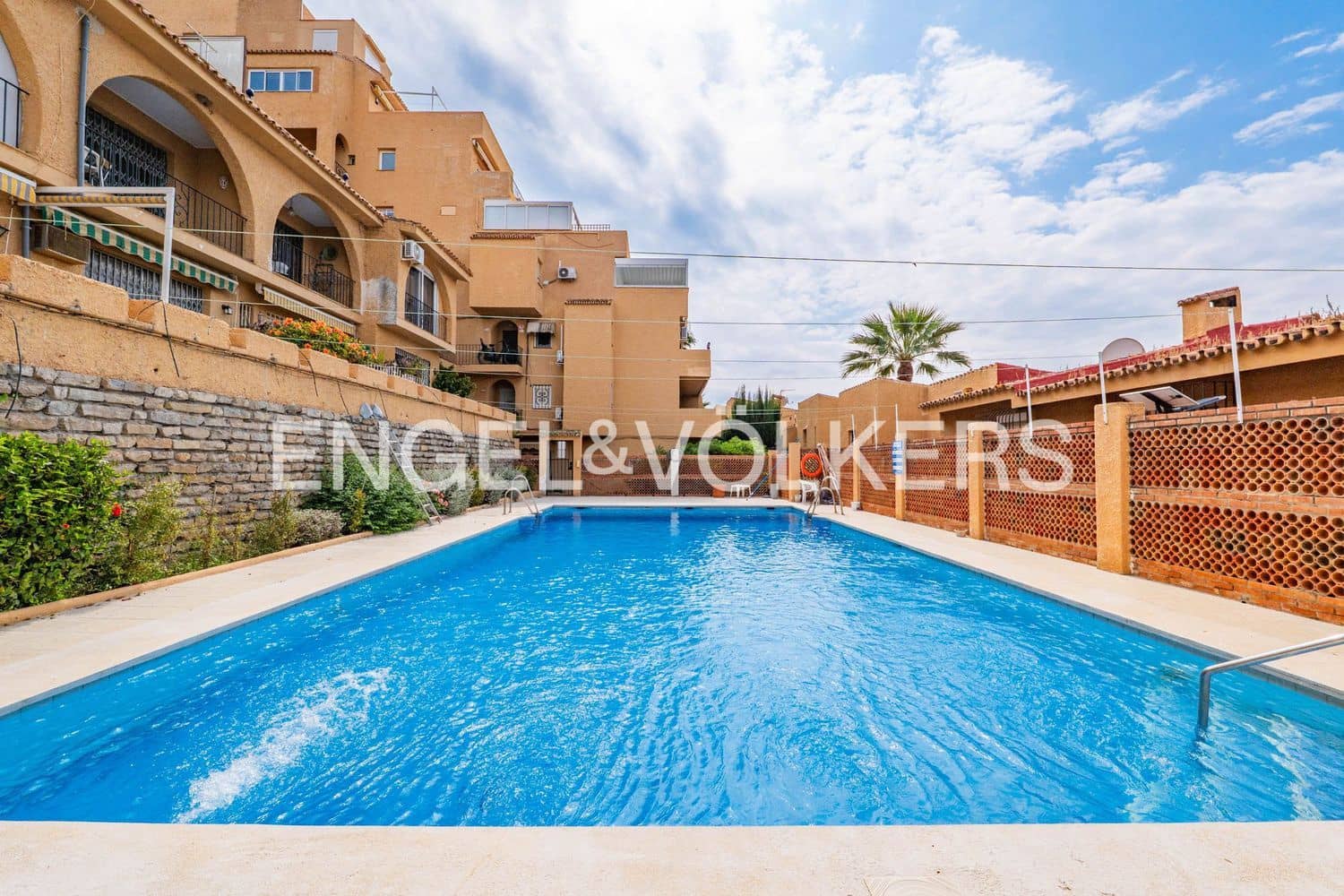 1 chambre Appartement à vendre à Estepona avec piscine garage - 256 000 € (Ref: 9815595)