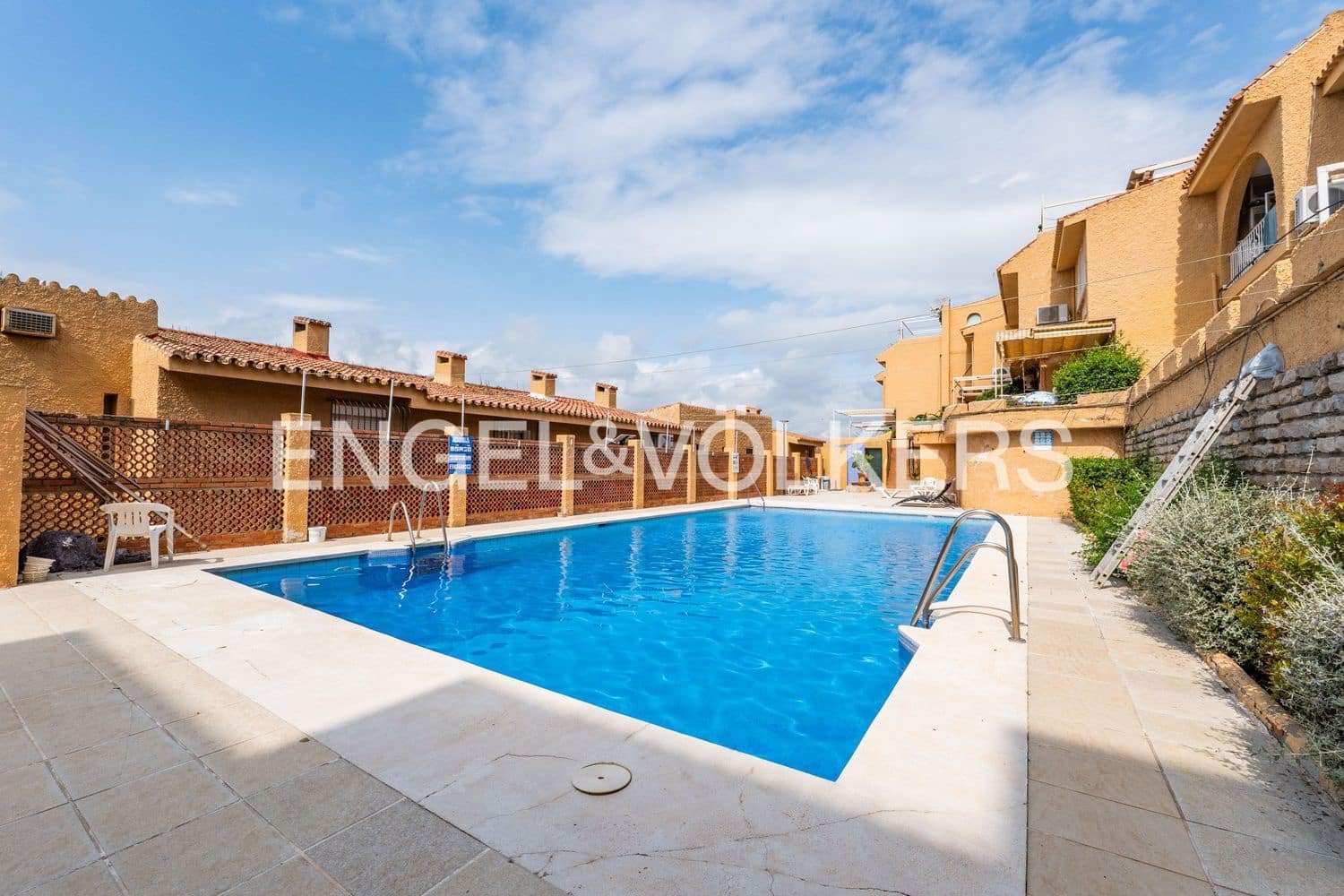 1 chambre Appartement à vendre à Estepona avec piscine garage - 256 000 € (Ref: 9815595)
