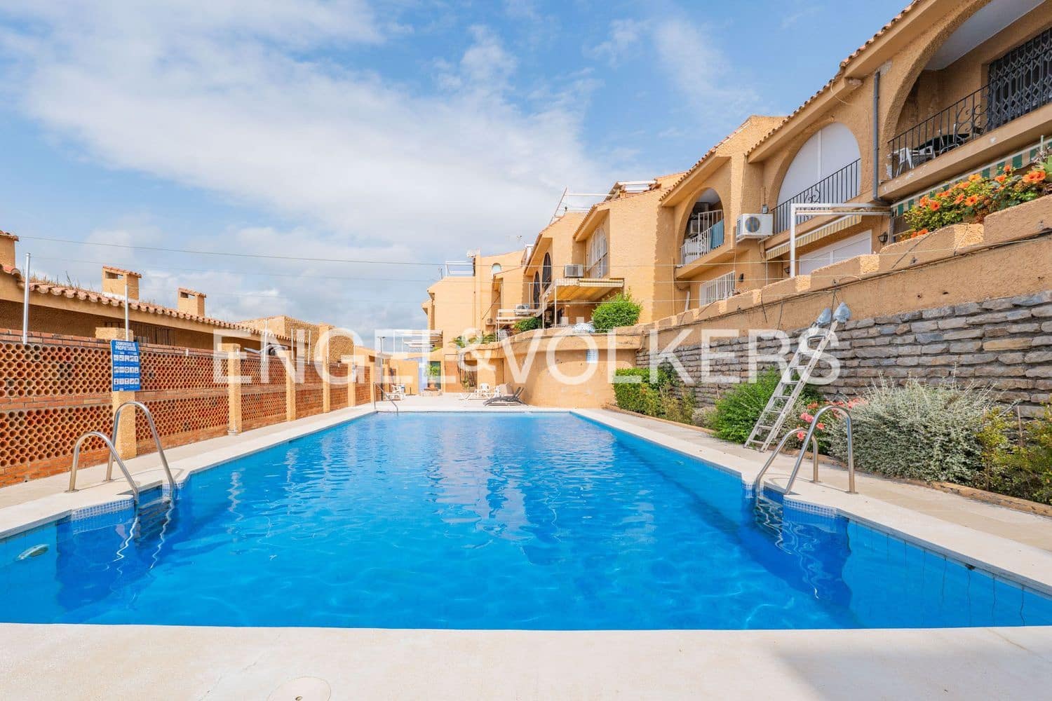 1 chambre Appartement à vendre à Estepona avec piscine garage - 256 000 € (Ref: 9815595)