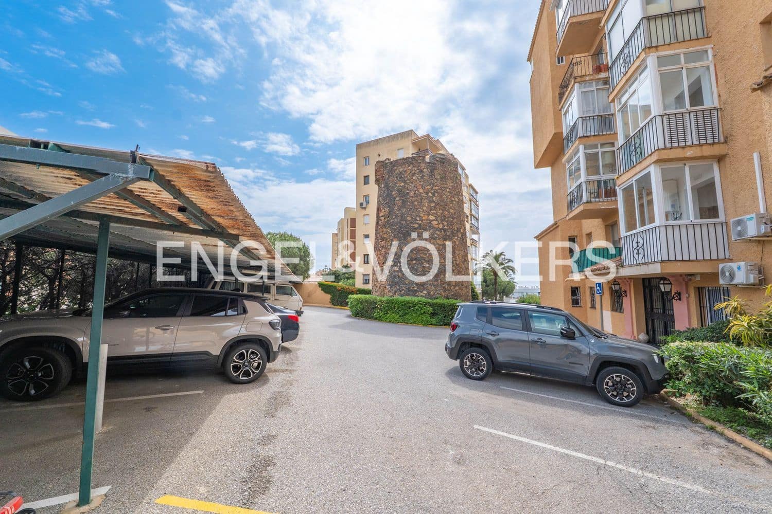 1 chambre Appartement à vendre à Estepona avec piscine garage - 256 000 € (Ref: 9815595)