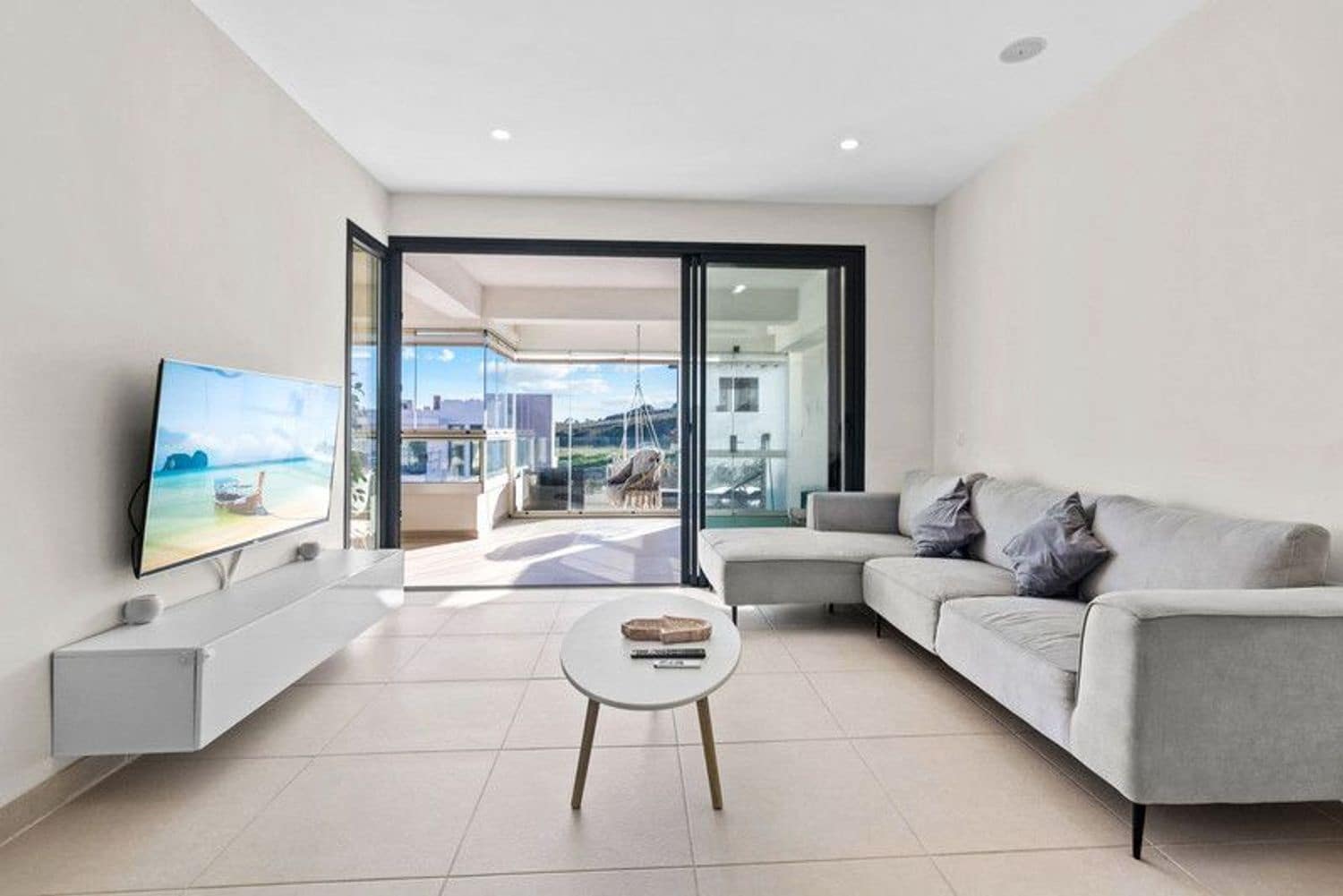 Apartamento de 2 habitaciones en Estepona en venta con piscina garaje - 485.000 € (Ref: 9815596)