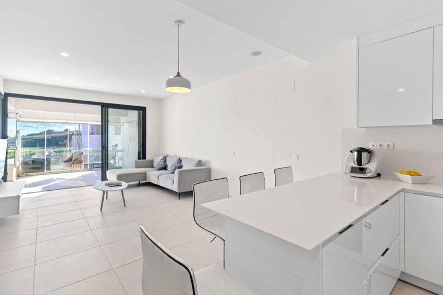 Apartamento de 2 habitaciones en Estepona en venta con piscina garaje - 485.000 € (Ref: 9815596)
