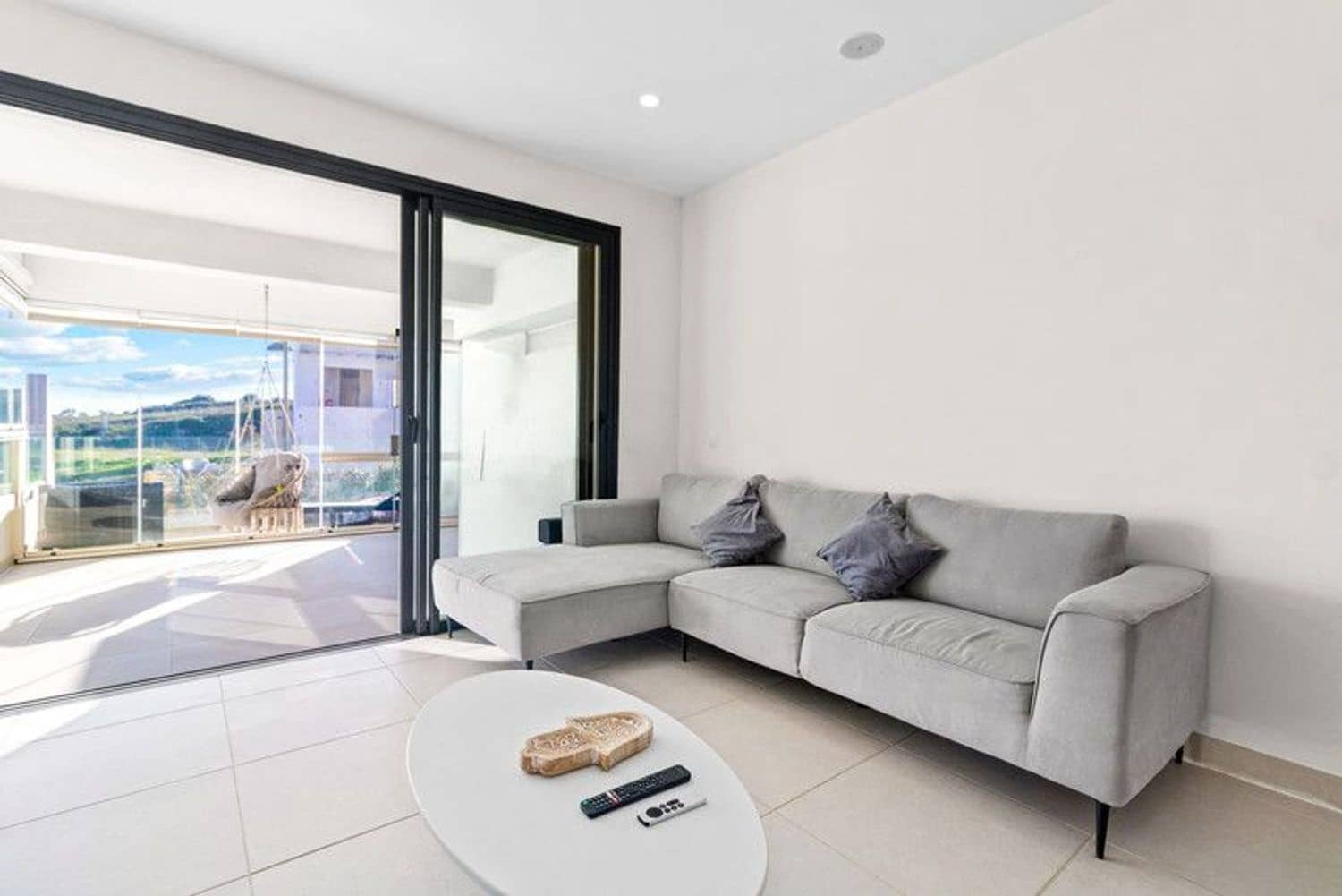 Apartamento de 2 habitaciones en Estepona en venta con piscina garaje - 485.000 € (Ref: 9815596)