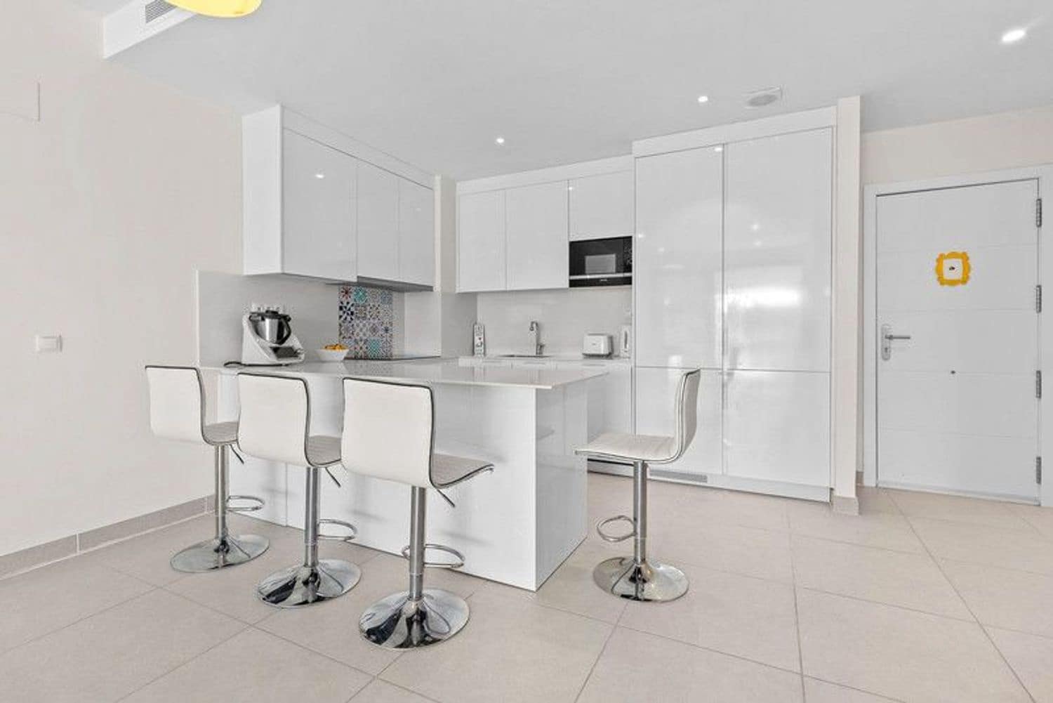 Apartamento de 2 habitaciones en Estepona en venta con piscina garaje - 485.000 € (Ref: 9815596)
