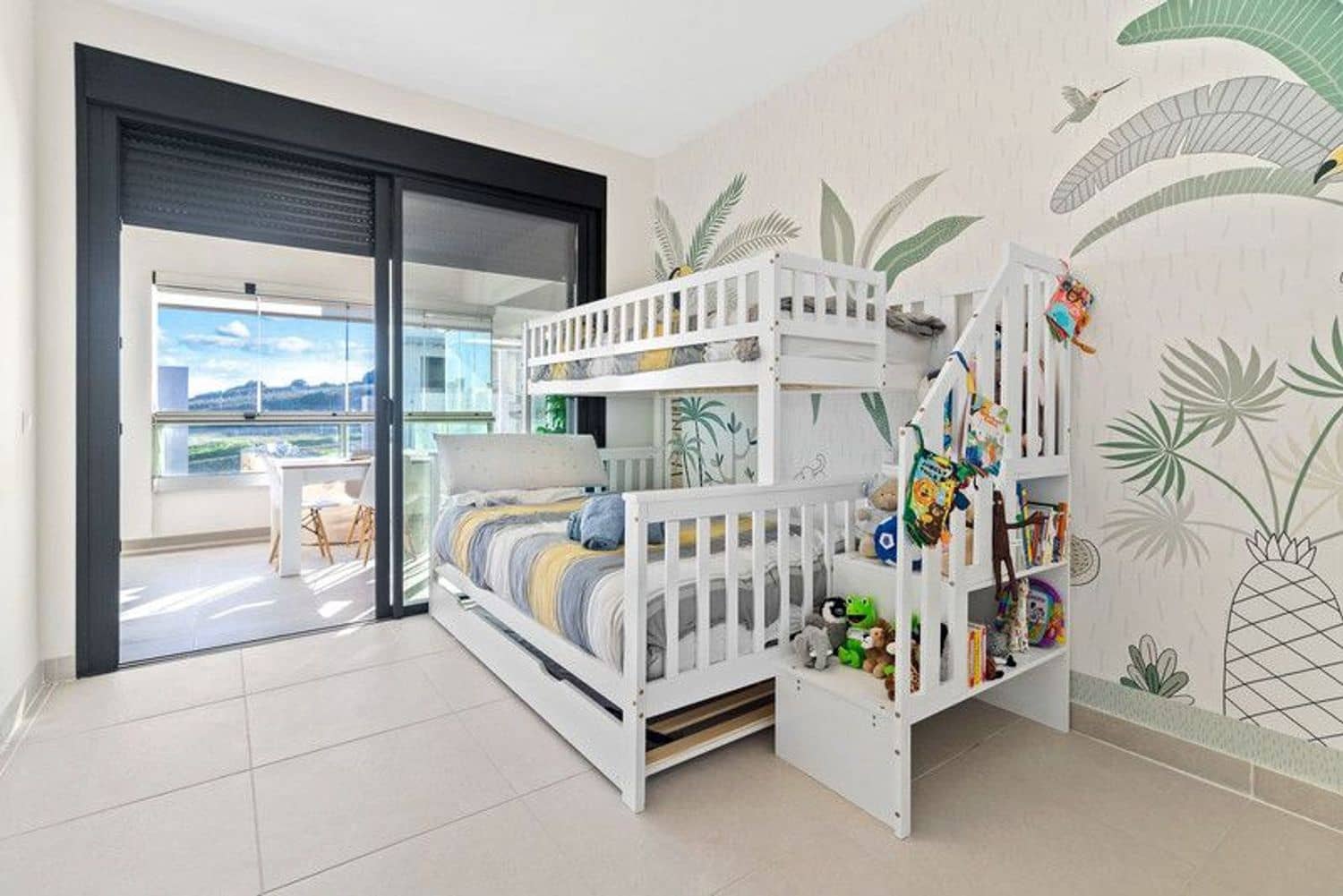 Apartamento de 2 habitaciones en Estepona en venta con piscina garaje - 485.000 € (Ref: 9815596)